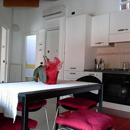 Casa Vacanze The Flea'S Home Фонди Стая снимка